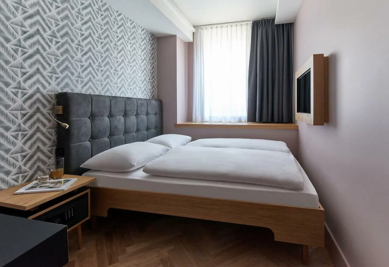 Hotel Mio By Amano Munich 3*,